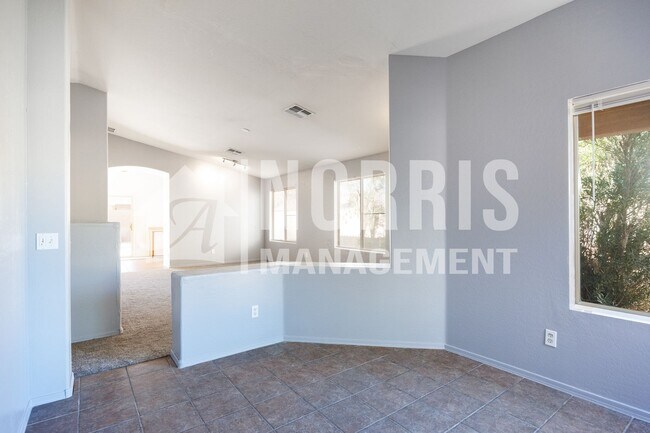 Building Photo - Great Home Located in Town with a Pool