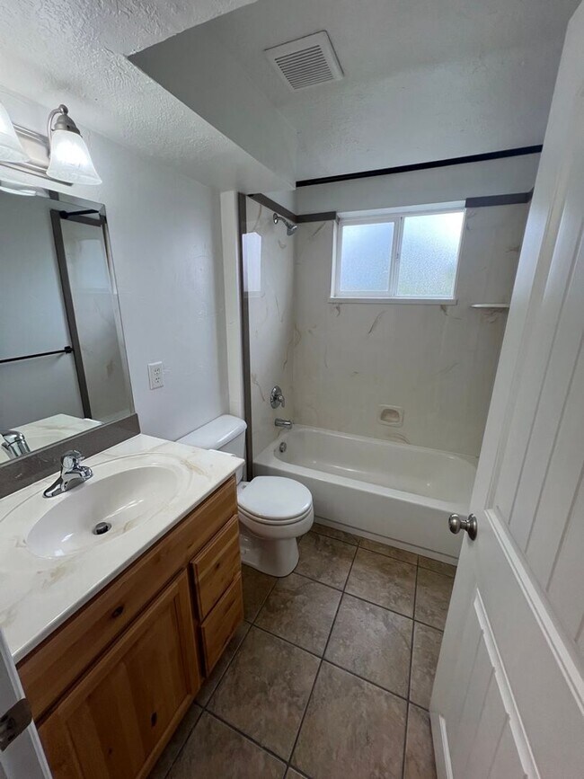Building Photo - 424 W 1700 N