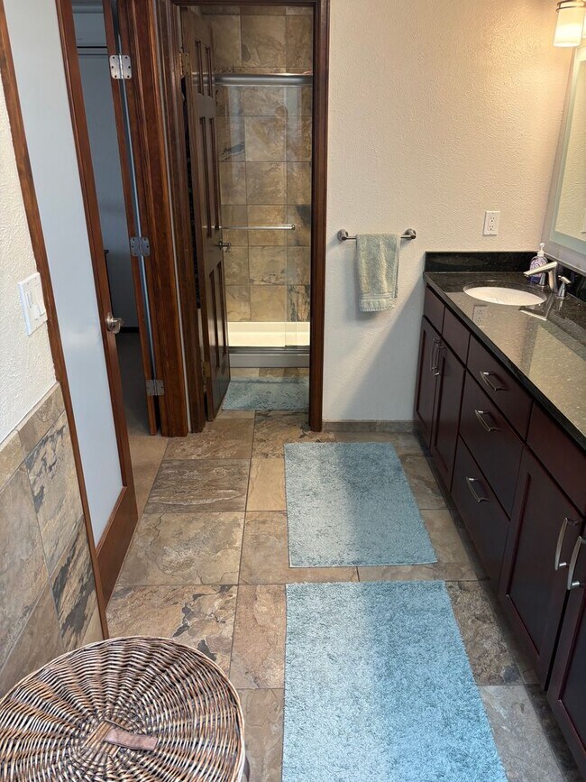 Building Photo - 4 Bed 2.5 Bath Home in North Boulder With ...