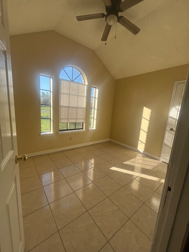 Building Photo - 3020 Floresta St