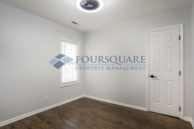 Building Photo - Spacious 3-Bed, 2.5-Bath Single Family Home with Modern Finishes & Back Deck