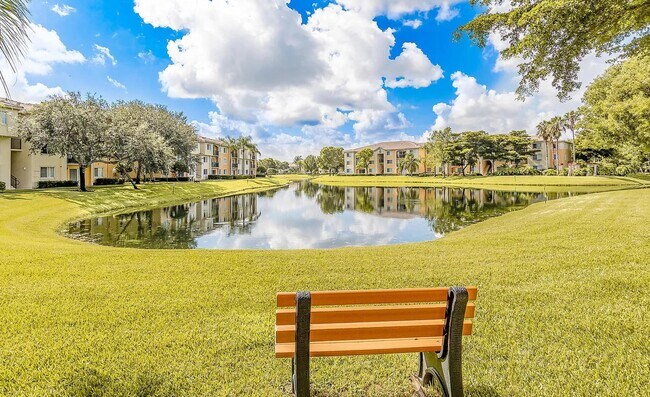 Building Photo - 1400 Crestwood Ct S