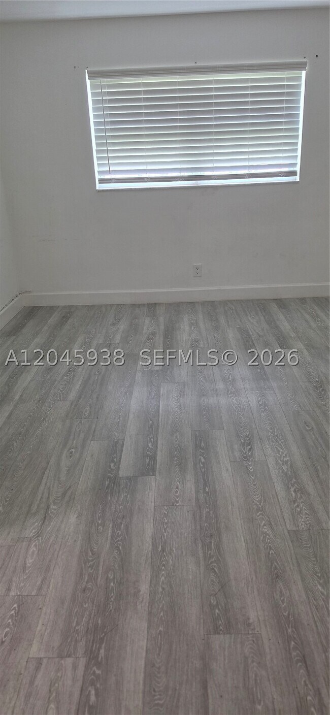 Building Photo - 20201 NE 29th Ct