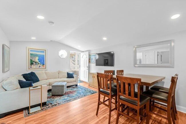 Building Photo - 9609 Pacific Ave