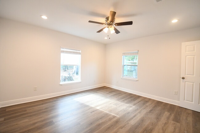 Building Photo - 415 W 29th Ave