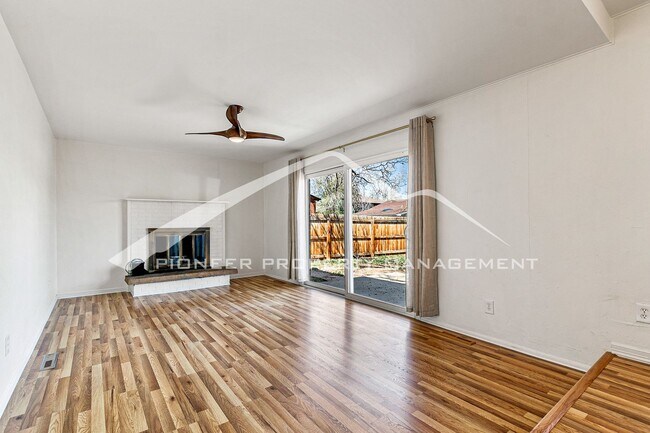 Building Photo - Beautiful Updated Home Conveniently locate...