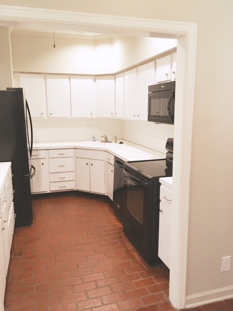 Building Photo - 2028 Hazel Hedge Ln