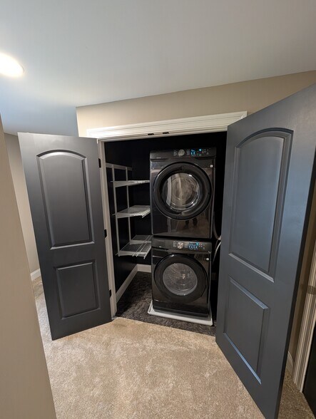 Washer/dryer - 319 Howard St