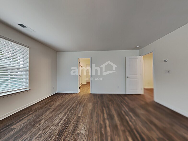 Building Photo - 5026 Twin River Dr