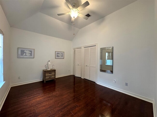 Building Photo - 824 Birdsall St