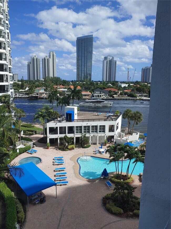 Building Photo - 19101 NE 36th Pl