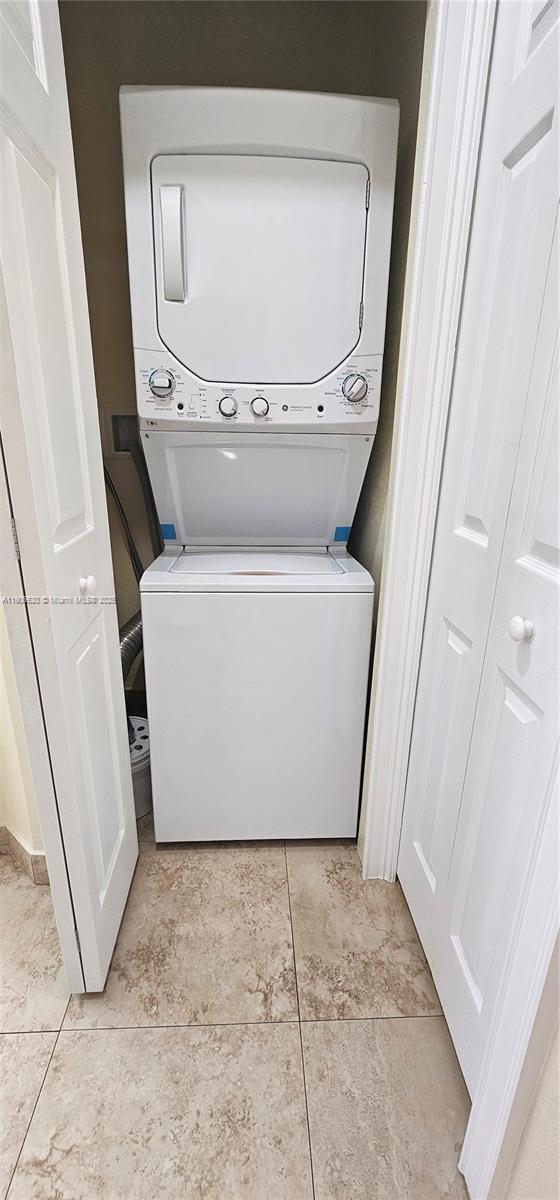 Building Photo - 8035 Byron Ave