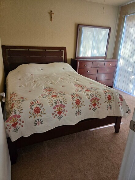 Building Photo - 4876 Rollingwood Cir