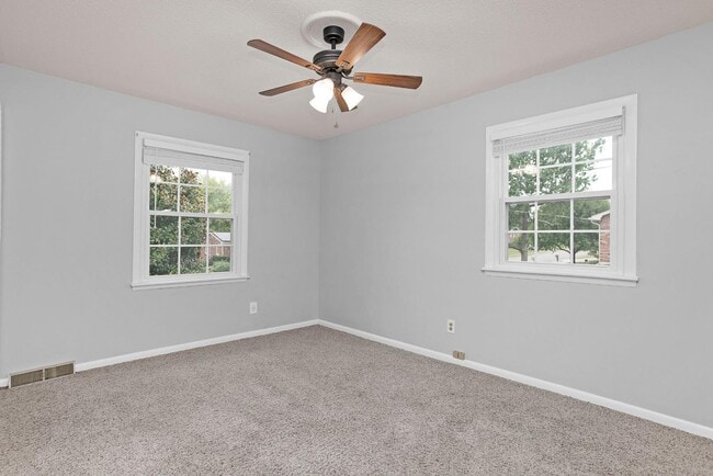 Building Photo - 705 Bon Aire Dr