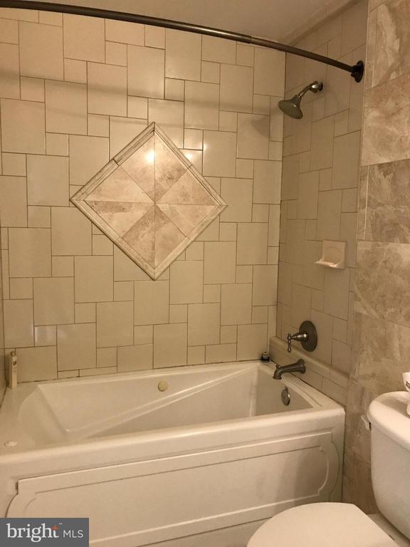 Building Photo - 2022 S Glebe Rd