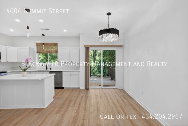 Building Photo - 4004 Summit St
