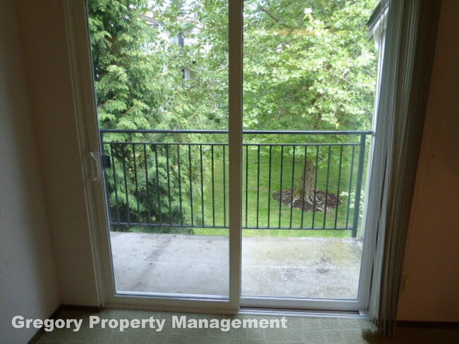 Building Photo - 12621 NE 130th Way