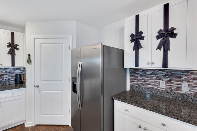 Building Photo - 4 Bed, 2 Bath Gem in Park West!