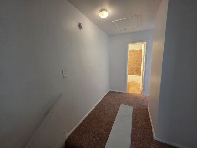 Building Photo - LYO3240#-MW