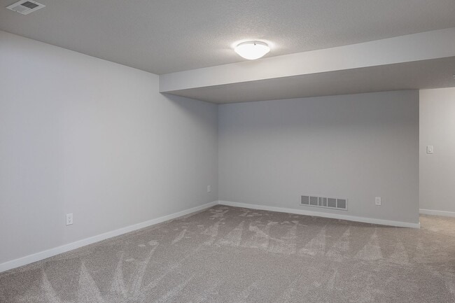 Building Photo - Great 3 Bedroom Single-Family Home in Urbandale