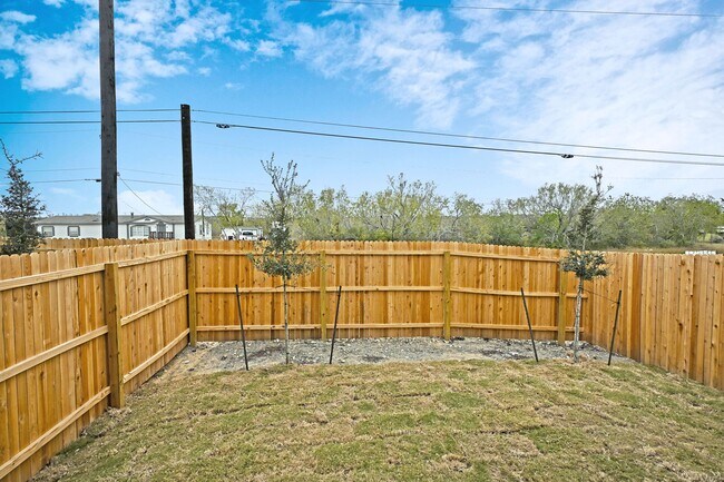 Building Photo - 12105 Floral Blossom