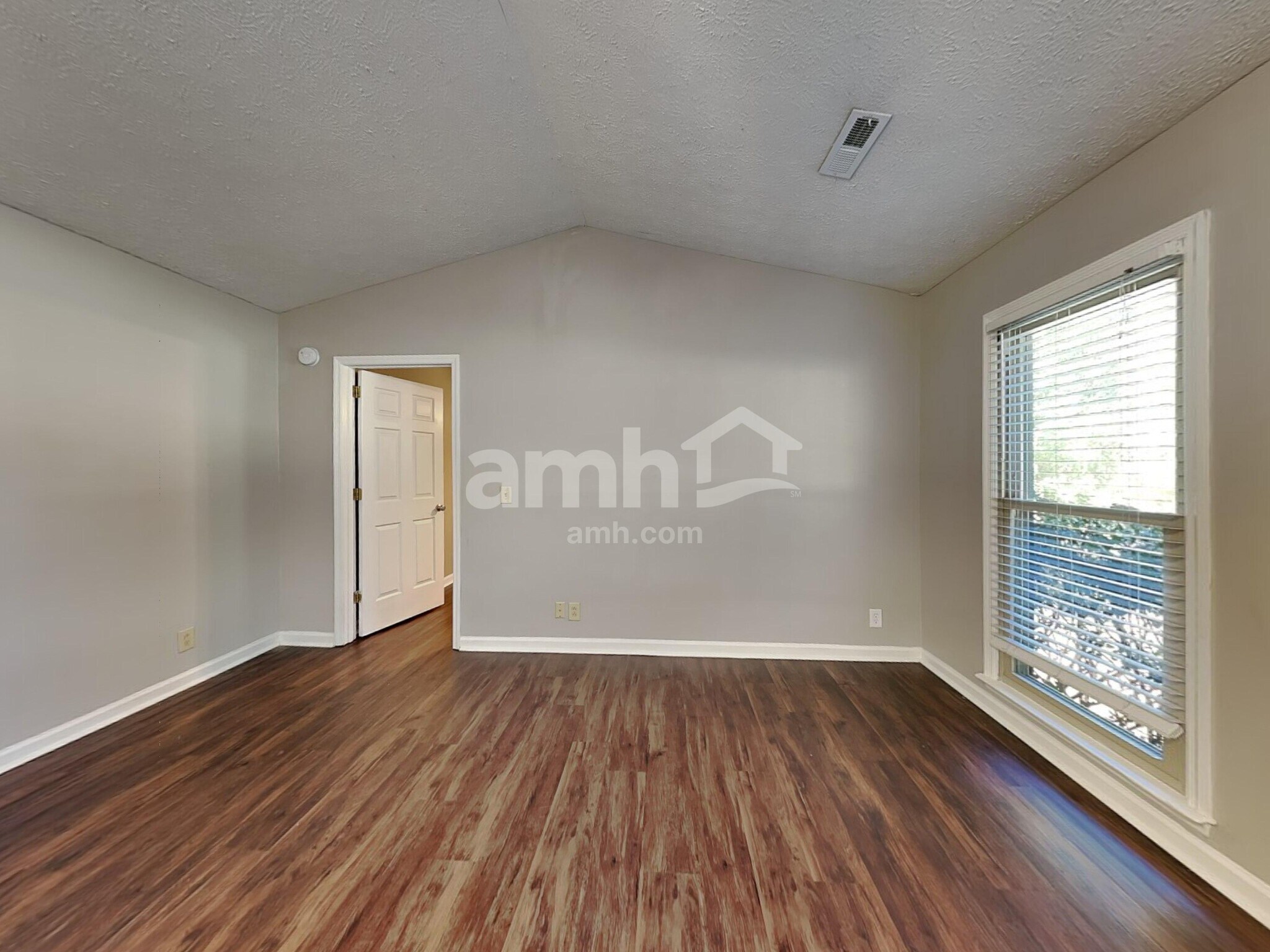 Building Photo - 7303 Clearview Dr