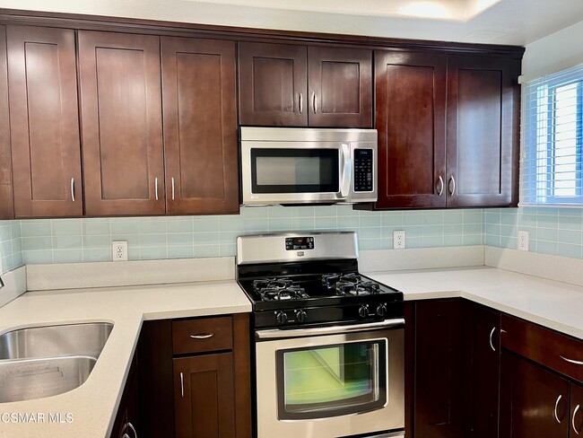Building Photo - 5210 Premiere Hls Dr