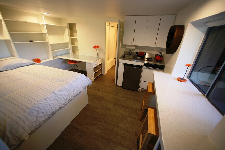 Building Photo - 1999 N Sycamore Ave