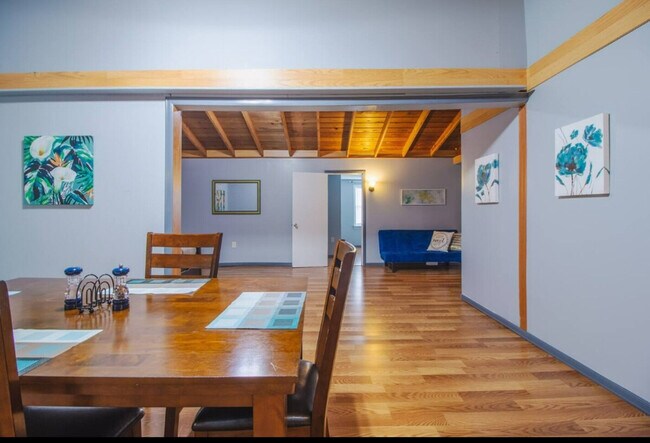 Building Photo - 1735 Grayson Dr