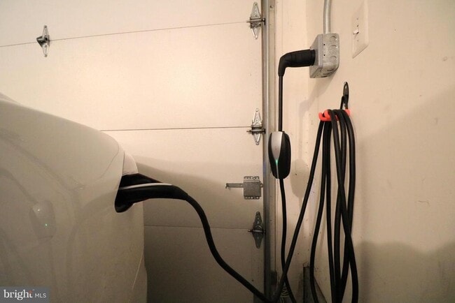 Building Photo - 13539 Flowerfield Dr