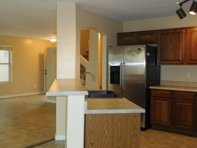 Building Photo - Amazing 4 bedrooms, 3 bathrooms house in P...