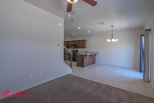 Building Photo - Charming 3 bedroom Townhome. 2 Community Pools!