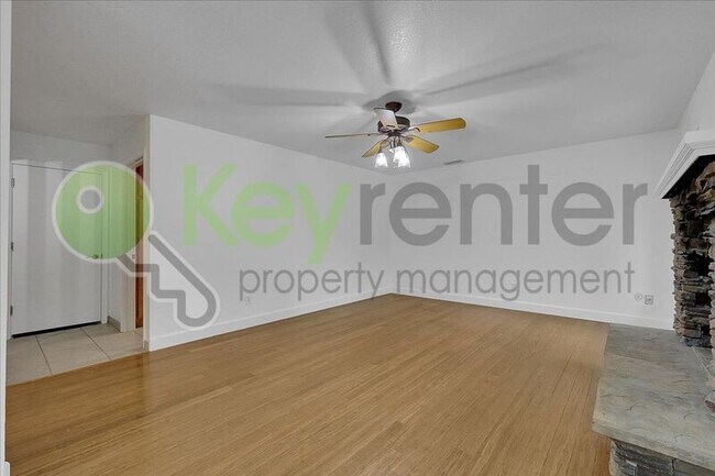 Building Photo - 1330 Kingswood Dr