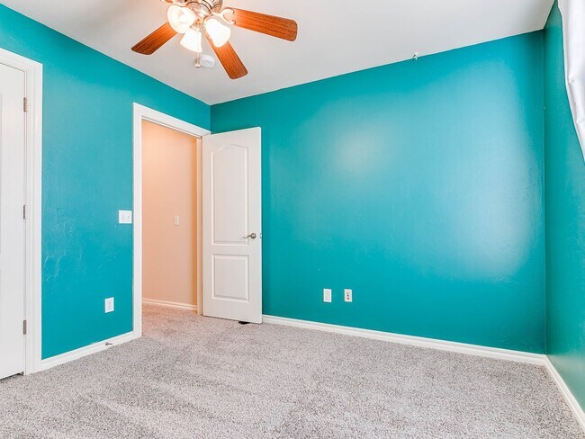 Building Photo - 2724 Busheywood Dr