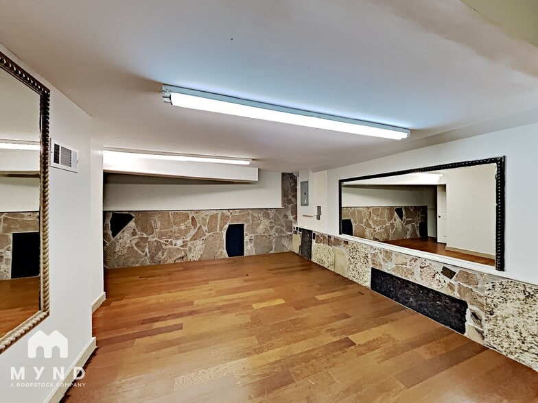 Building Photo - 307 Burton Dr