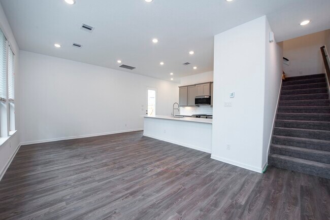 Building Photo - 585 Dry Fork Ln
