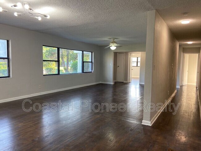 Building Photo - 1612 E 33rd Ave