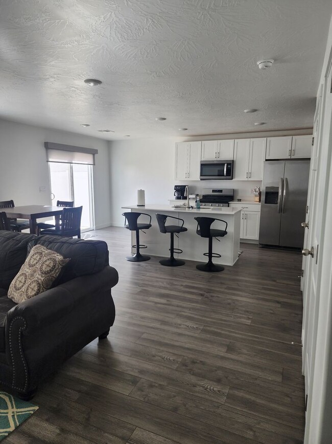 Building Photo - 379 W 2050 N