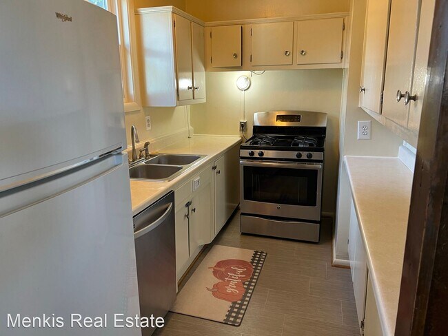 Building Photo - 3 br, 2 bath House - 3906 Denfeld Avenue
