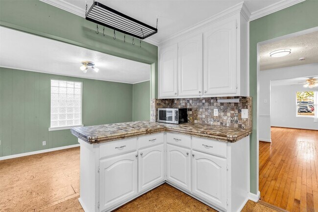 Building Photo - 4303 Piney Woods Dr