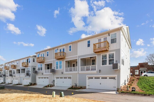 Building Photo - Brand New Lake Front Davidson Townhome