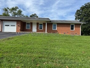 Building Photo - 2/2 & Office - Spacious Duplex