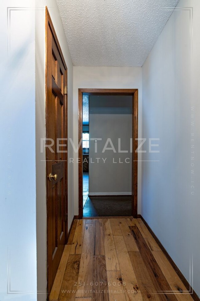 Building Photo - 3 Bed/2 Bath Home on Corner Lot!