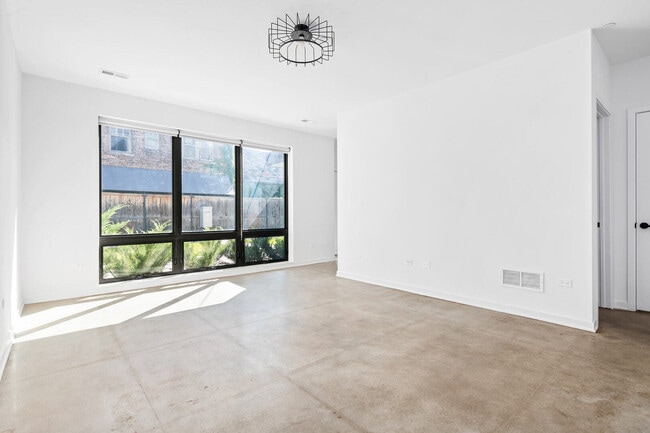 Building Photo - 6605 North Ave