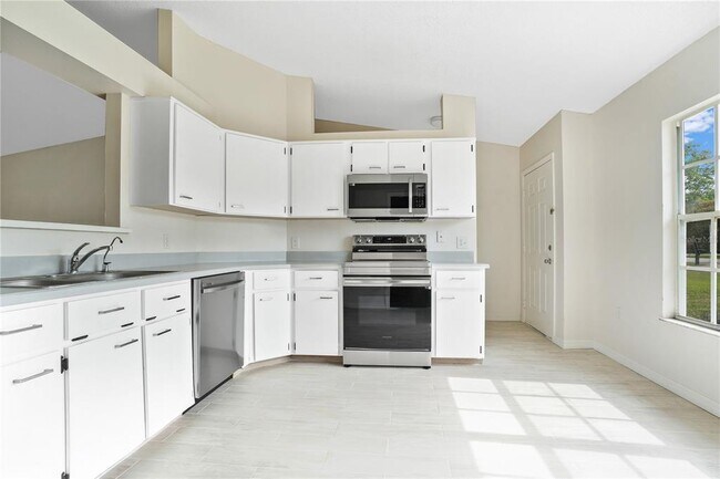 Building Photo - 617 4th Ave N