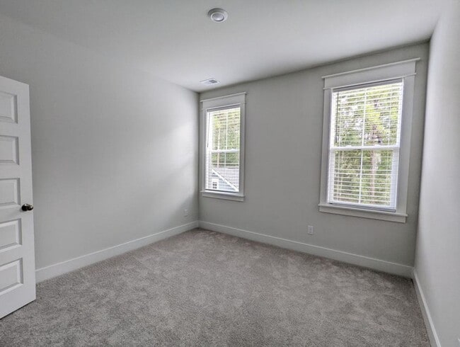 Building Photo - Beautiful 4 Bedroom Home Located on John's...
