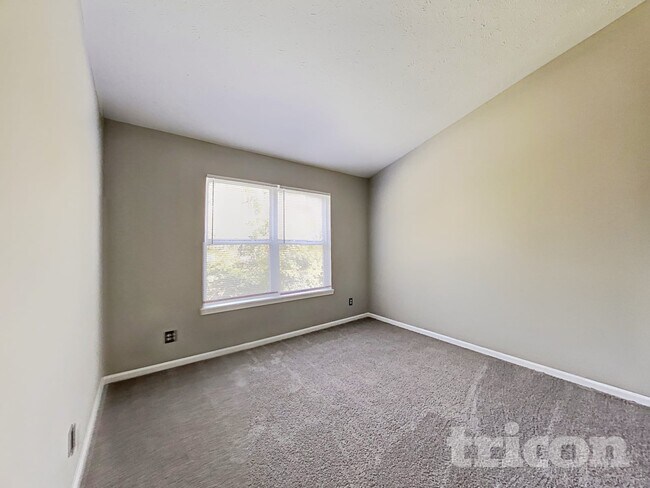Building Photo - 3210 Crestwell Dr
