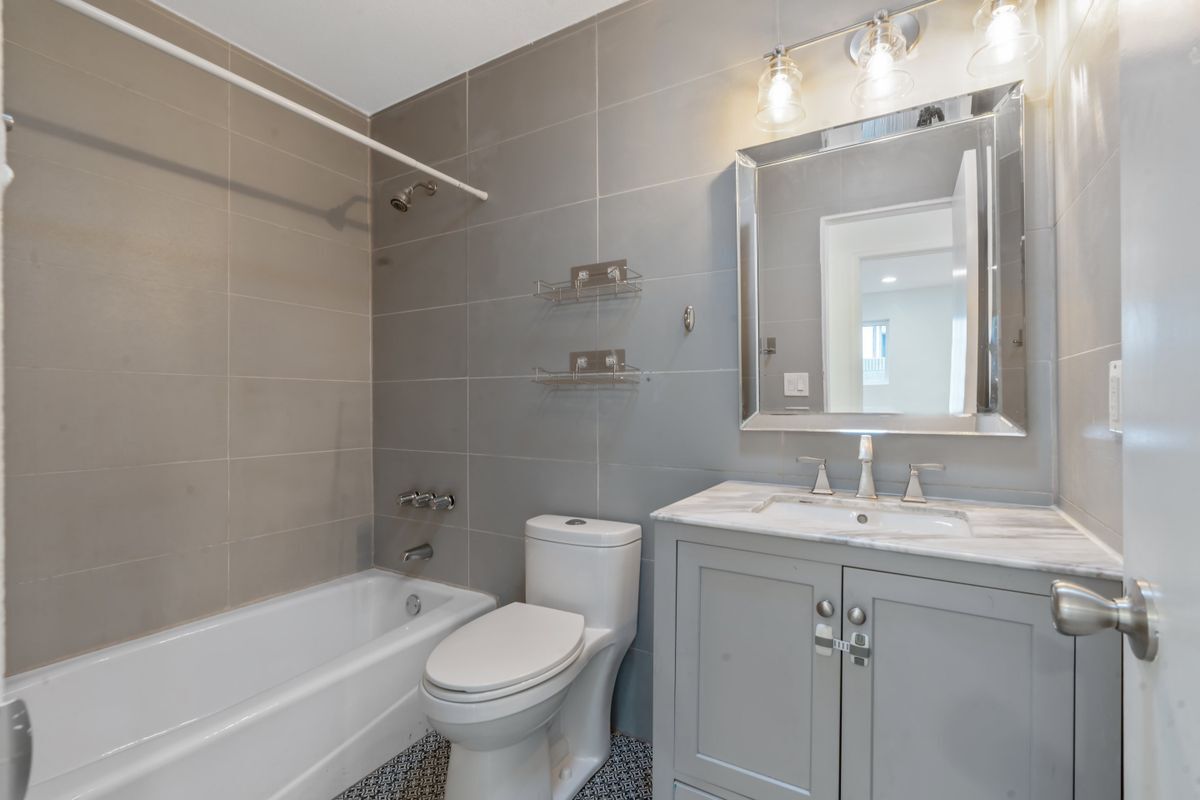 Building Photo - 1427 E 55th St