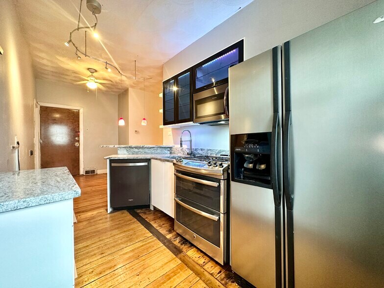 Building Photo - 124 Almy St
