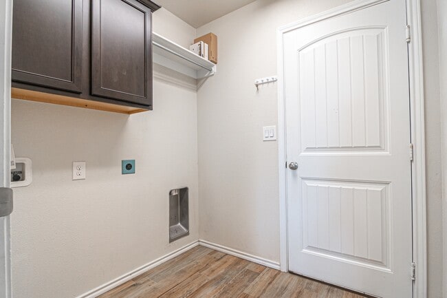 Building Photo - 6719 Yellow Rose Ct